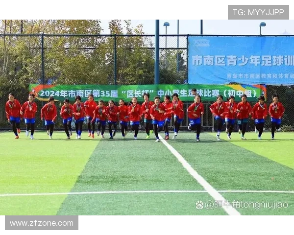 青岛学生足球赛精彩瞬间 引爆全场热情一球秒杀成焦点